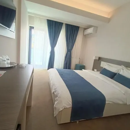 C&c Aparthotel *