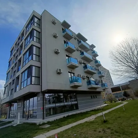 Ξενοδοχείο με διαμερίσματα C&c Mamaia